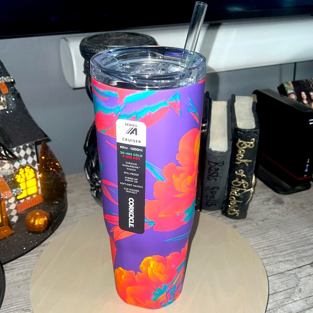 ❣️NWT❣️ 🌺🌸SUPER BLOOM🌺🌸 40 Oz CRUISER
INSULATED TUMBLER WITH HANDLE - Picture 6 of 6